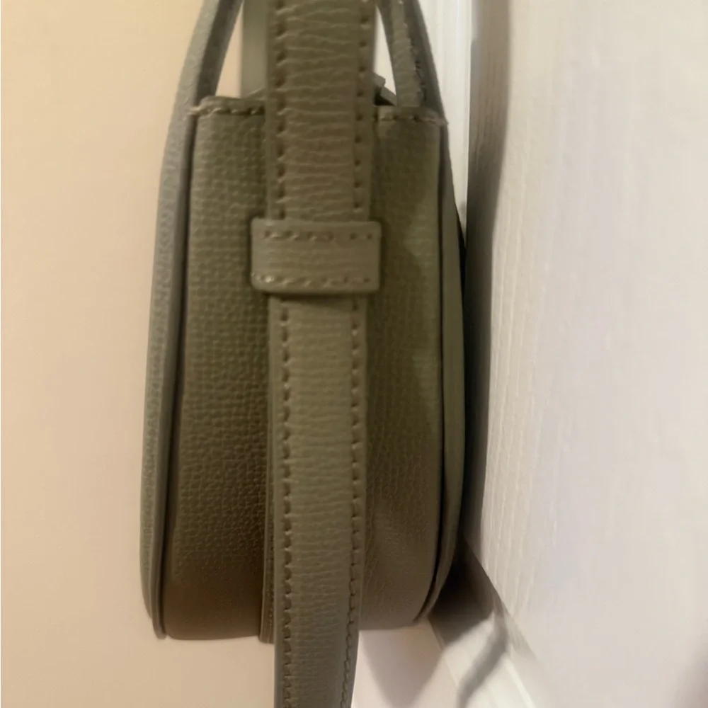 Polène Numéro Dix – Textured Olive Leather - Picture 6 of 7